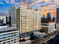 Homeinn Huayi Collection Hotel (Xining Railway Station Xinqian International Plaza) - 2 ดาว