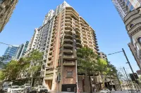 Private & airy flat in the heart of Sydney - 4-Star