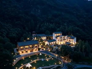 Mountain and River Geometry · Deer and College | Xiyuan Holiday Homestay