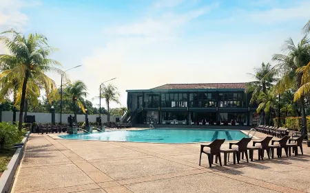 Griptha Hotel Отели в г. Кудус