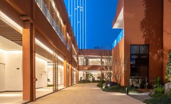 Suzhou Wujiang East Taihu Huajianting Water Yunbian Hotel