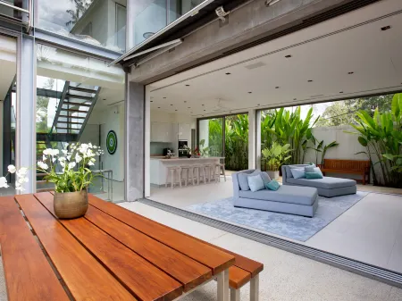 Villa Aqua Отели рядом с достопримечательностью «Мост Сарасин»