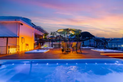 12C · Stream & Mountain View Courtyard Hot Spring Pool Resort (Furong Ancient Town Branch) Hoteles en 