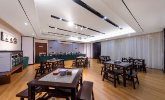 Maoming Nanyue Impression Hotel (1959 Wenchuang Street High Speed Railway Station)