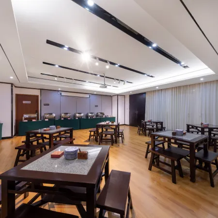 Maoming Nanyue Impression Hotel (1959 Wenchuang Street High Speed Railway Station)
