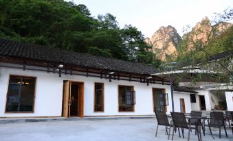 ZhangJiaJie Jianwai Qijing Resort