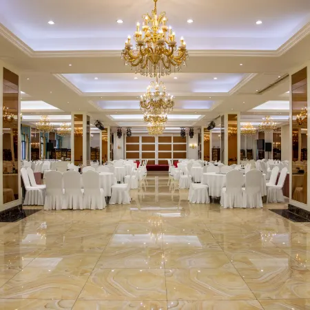 Modern Square Hotel