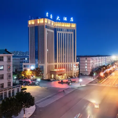 Luoshan Junfu Hotel