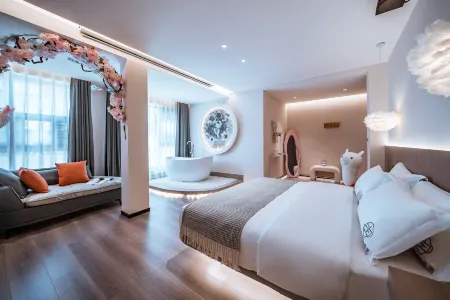 Yunbo Light Luxury Homestay (Dali Ancient City South Gate Branch)