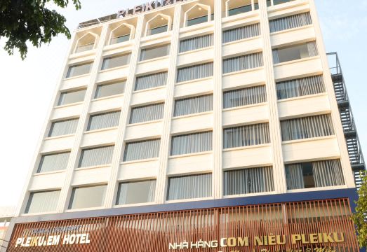 플레이쿠 앤 엠 호텔