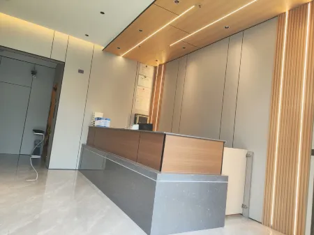 Century Business Hotel (Wuhan Sunac Zhigu Xinlu Village Subway Station) Отели рядом с достопримечательностью «Wuhan University of Science and Technology Student Working Office»