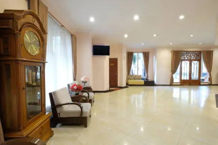 Hotel Diamond Отели рядом с достопримечательностью «Museum Radya Pustaka»