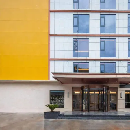 Rezen Pinge Hotel (Xishuangbanna Jinghong Airport Railway Station)