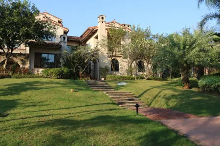 Villa Merrill Lynch Отели рядом с достопримечательностью «Mayland Resort Hot Spring»