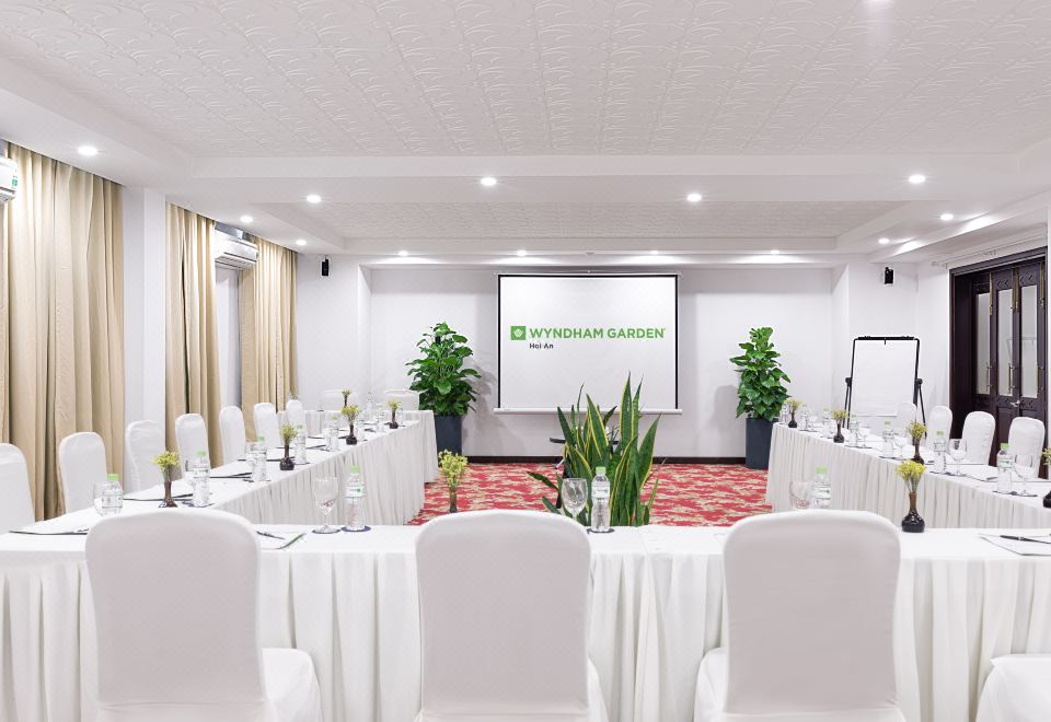 3. 윈덤 가든 호이..