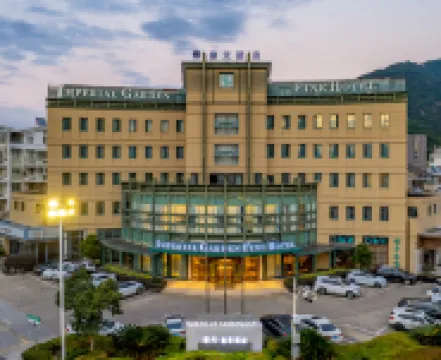 Skyscraper Hotel (Huangyan Jiufeng Park)