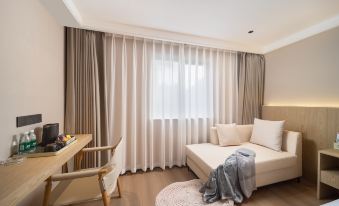 Happy Travel Hotel (Haikou MOVA Commercial square Duty Free)