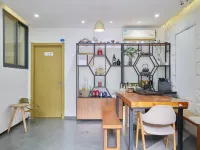 Xiamen Moutain and Sea View Homestay(Huandao Road Zengcuo"an Branch)) Hotels near Zengcuoan