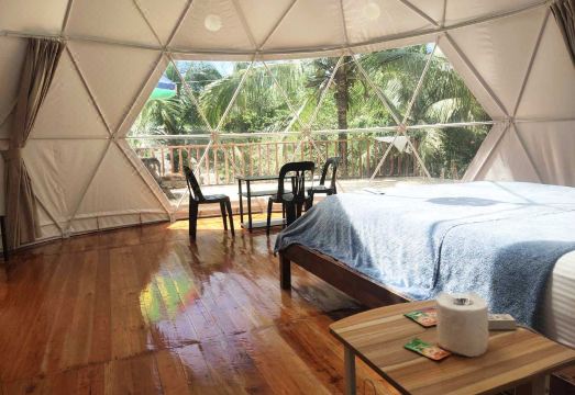 글램핑 텐트 내부