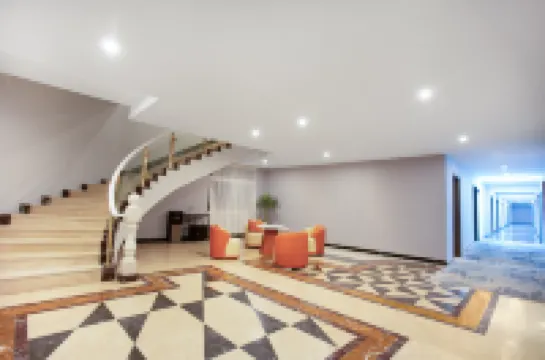 Yidu E-sports Business Hotel (Donghu Scenic Area)