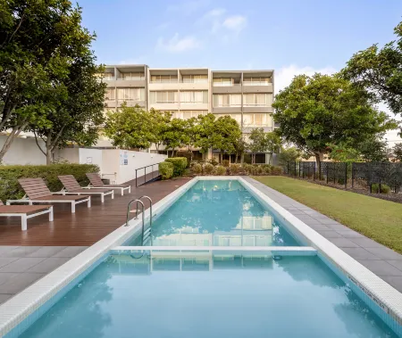 Oaks Nelson Bay Lure Suites Отели рядом с достопримечательностью «Dutchmans Beach Reserve»