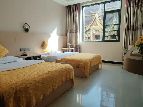 Shuangxin Business Hotel (Gaozhuang Starlight Night Market)