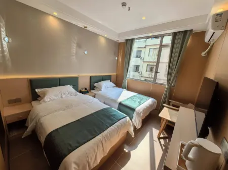 Haoyunlai Light Luxury Hotel (Tianquan Hospital of Traditional Chinese Medicine) Отели рядом с достопримечательностью «Red Army Long Memorial Hall»