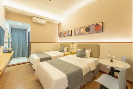 Radisson Blu Hotel (Chiwei Metro Station)