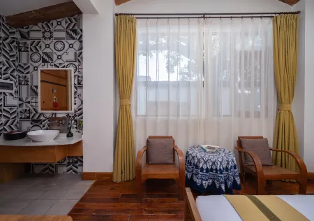 Huole Courtyard Hotel