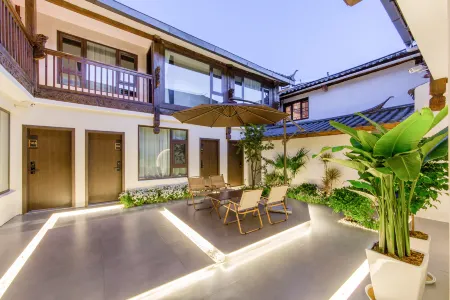 Heyuan·Lijiang Old Town Chinese-style Siheyuan (Zhongyi Market Store) Отели в г. Лицзян