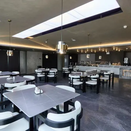 Rosewood Hotel (Zhoukou Yulin Smart Center Vocational and Technical College)