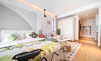 Chongqing Reed Valley Apartment (Guanyinqiao Hongqihegou Subway Station Store)
