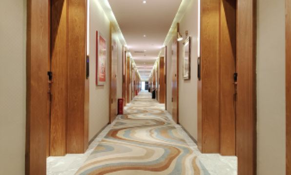 Zhuoyue Hotel (Tacheng Zhuoyue Parkson Shopping Park)