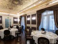 Catalonia Las Cortes Hotels near Neptuno Square