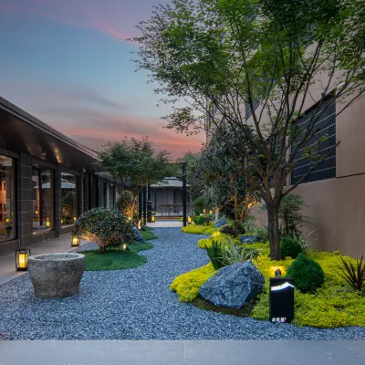 Hometown Famous Hotels in the Ancient City (Lu Xun’s Hometown Cangqiao Zhijie Store, Shaoxing) Hotels near Former Residence of Lu Xun in Shaoxing