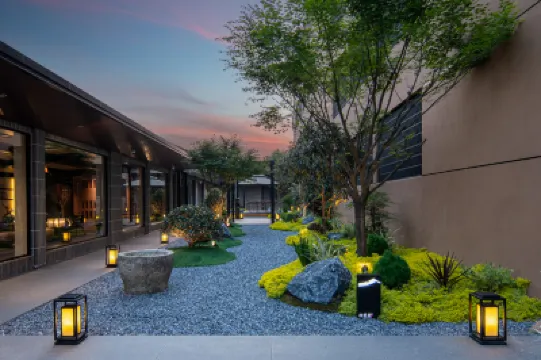 โรงแรมฮอมทาวน์เฟมัสในเมืองโบราณ (สาขา บ้านเกิดของหลู่ซวิ่น ซางเฉียว จื้อเจี๋ย เส้าซิง) โรงแรมใน