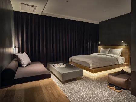 Sono Pet Clubs & Resorts VivaldiPark Отели рядом с достопримечательностью «Palbongsan Tourist Site»