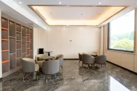 Lumijia Business Hotel