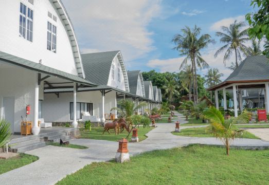 잠불루욱 오세아노 리조트 수영장