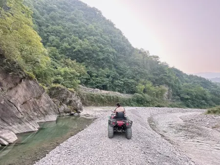 Dongge Homestay Farmyard (Sister Bridge Scenic Area Store) Отели рядом с достопримечательностью «Luofu Mountain»