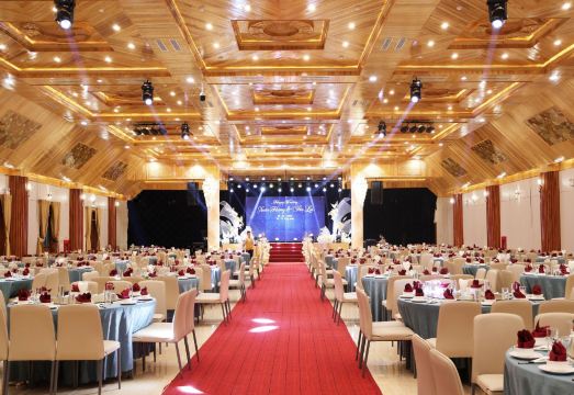 Phu Long Tam Ky Hotel & Restaurant