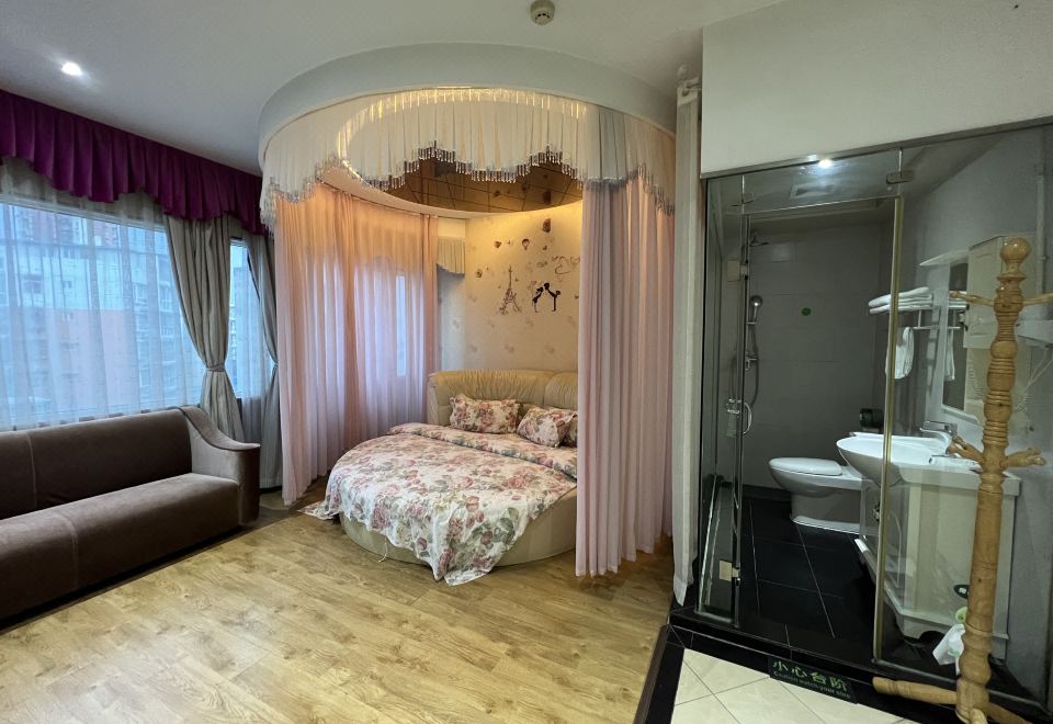 뉴 톈거 호텔의 깔끔하게 정돈된 침대