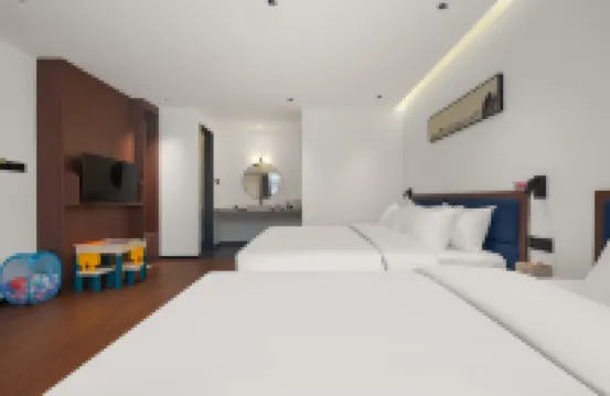 Four Seasons Garden Mountain and Sea