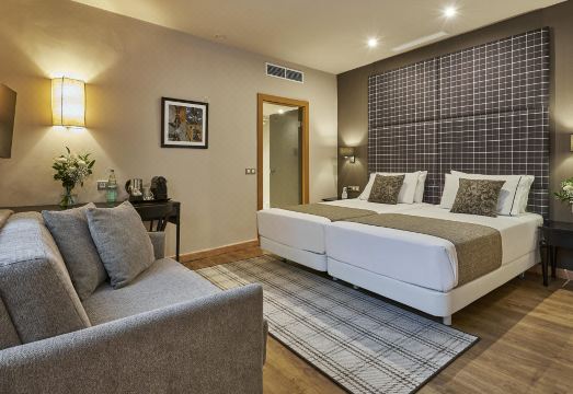 3. NH 바르셀로나..