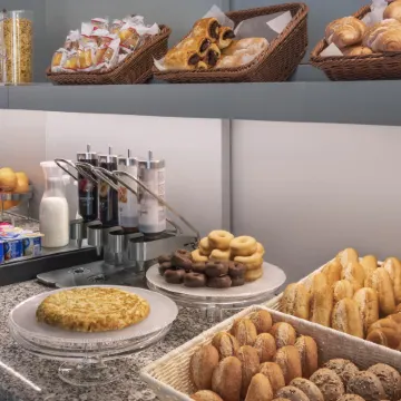 B&B Hotel Elche Отели рядом с достопримечательностью «Edificio ALTET»