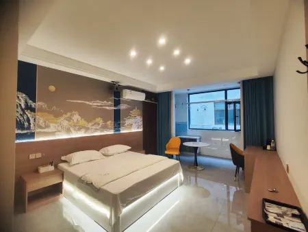 Yuncheng Zhang Guomin Homestay Отели рядом с достопримечательностью «Yuncheng Finance and Economics School»