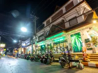 Hometel Night Bazaar Chiangmai Các khách sạn gần Chợ Anusarn