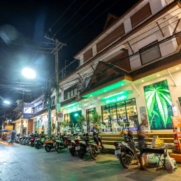 Hometel Night Bazaar Chiangmai Отели рядом с достопримечательностью «Kalare Night Bazaar»