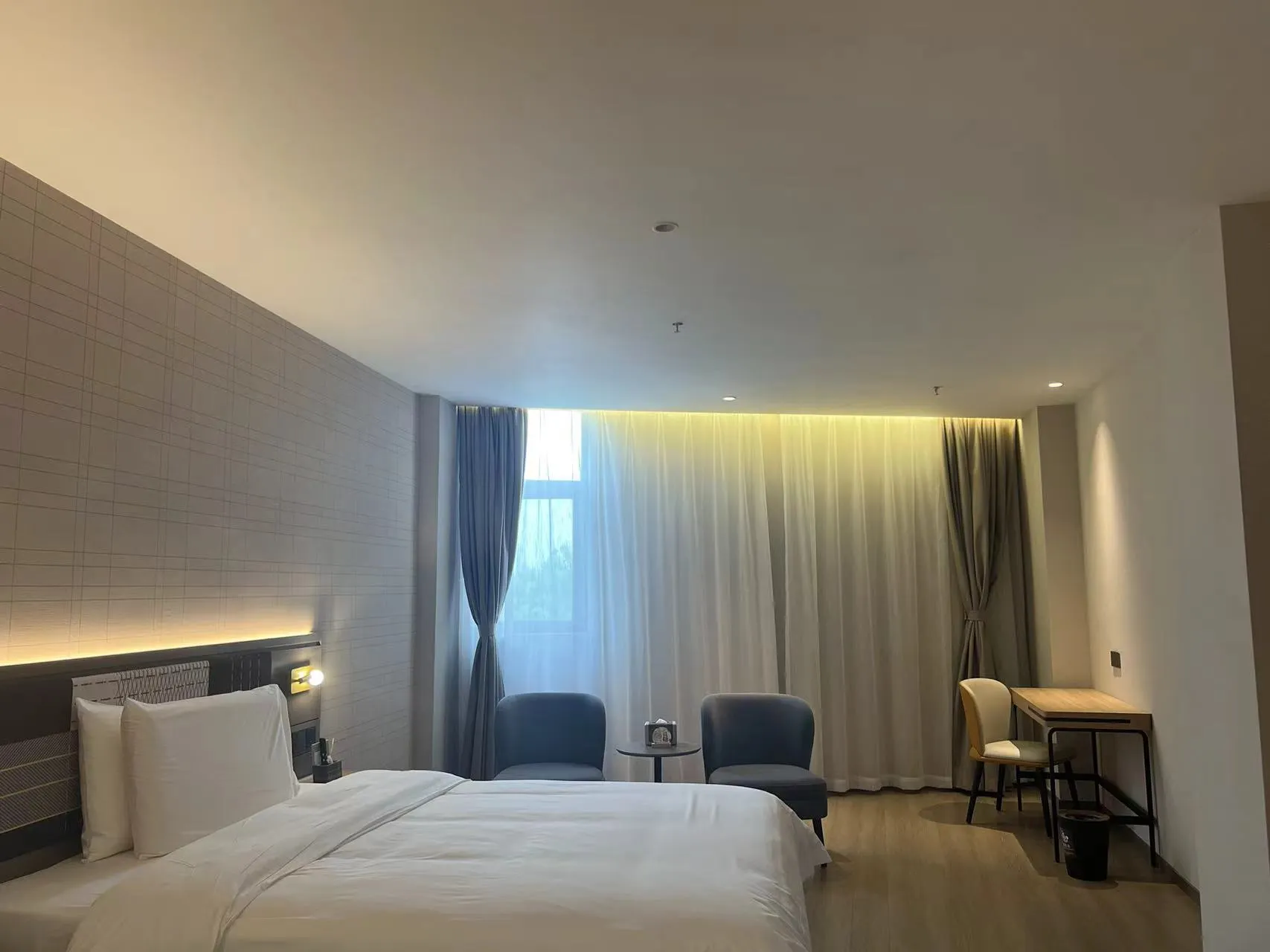 HomeinnsPlus Hotel (Shanghai Dishui Lake Port) Kamar Photos