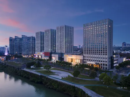 Crowne Plaza Yichang Отели рядом с достопримечательностью «Mojishan Forest Park»